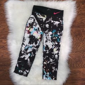 Nike Big Girl's Trophy Multicolor Floral Print Training Capri • Medium 10/12